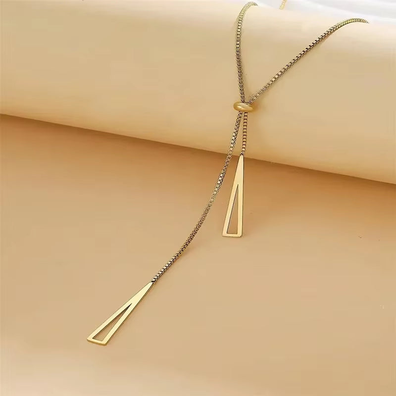 Silver Horizon Triangle Pendant Necklace – Where Minimalism Meets Modern Muse
